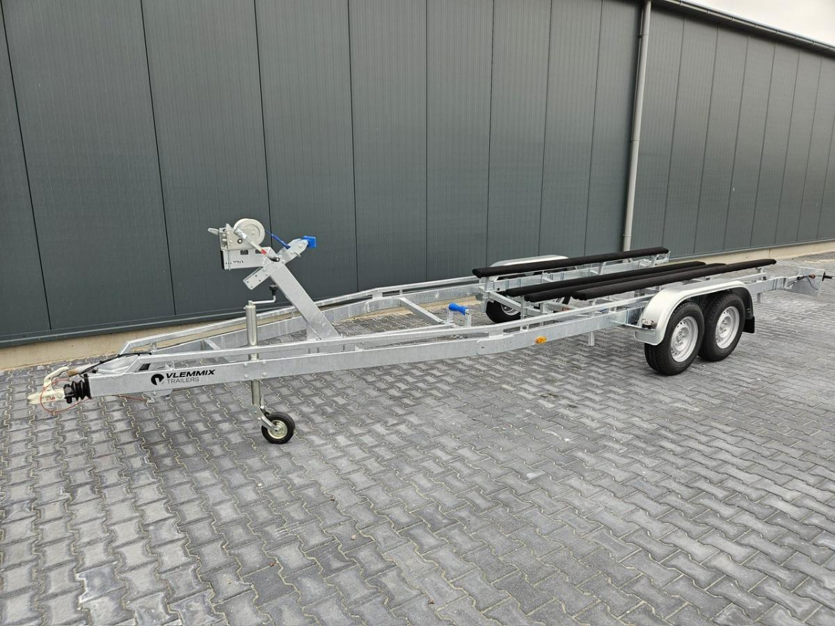 Vlemmix Boottrailers F 2700 kg. Balken trailer met Wegklapbare LED verlichting Te koop