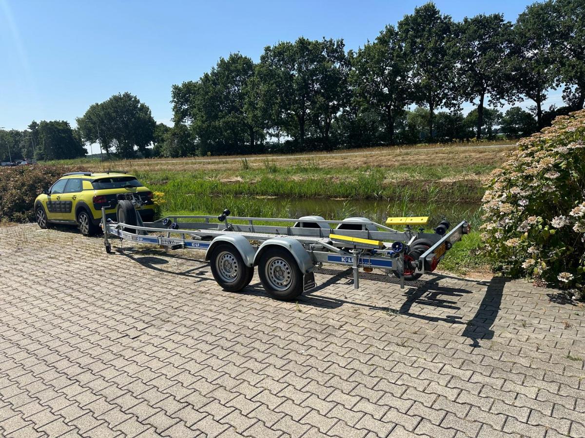 Kalf 2700KG trailer Te koop